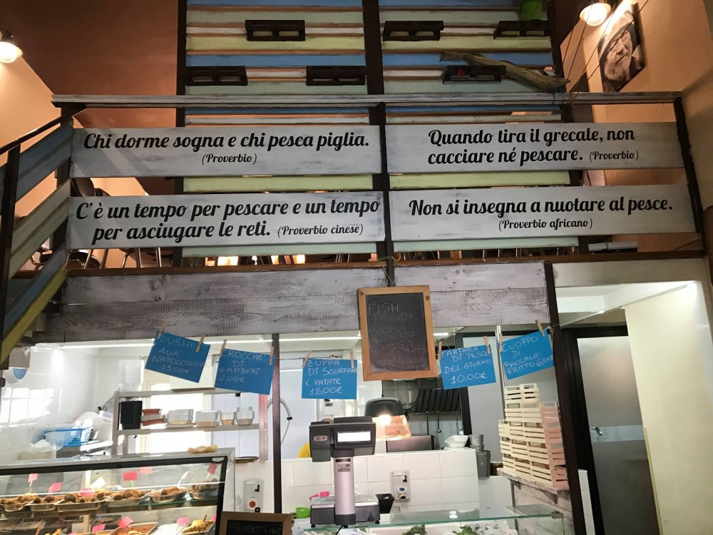 Nonna Nannina, Banco con proverbi