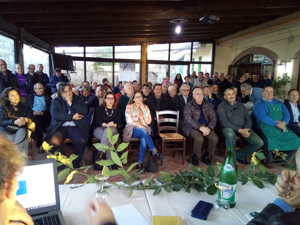 Pubblico presente all'incontro con i produttori del Fico Monnato di Prignano Cilento