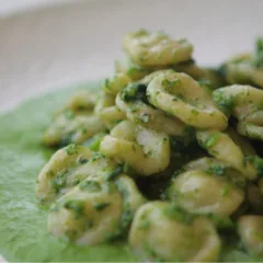 Orecchiette con cime di rape pugliesi e acciughe