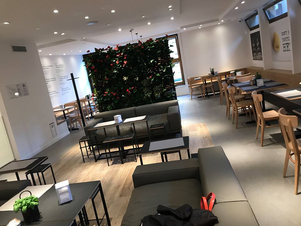 Bottega Portici 2 Torri, la sala al primo piano