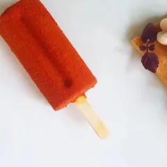 Finto Gelato Di Salmone e Mozzarella, Dashi di Pomodoro Affumicato, Cialda di Fresella E Salsa Teriyaki