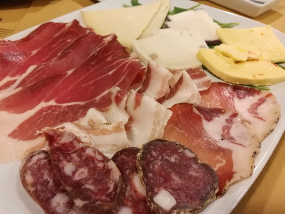 Koine' Soul Food, salumi e formaggi