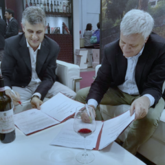 La firma del protocollo VIVA 2017 durante la 51 edizione del Vinitaly
