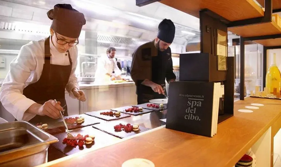 Pari Biosteria, il lavoro in cucina - foto di Giuseppe Corsini