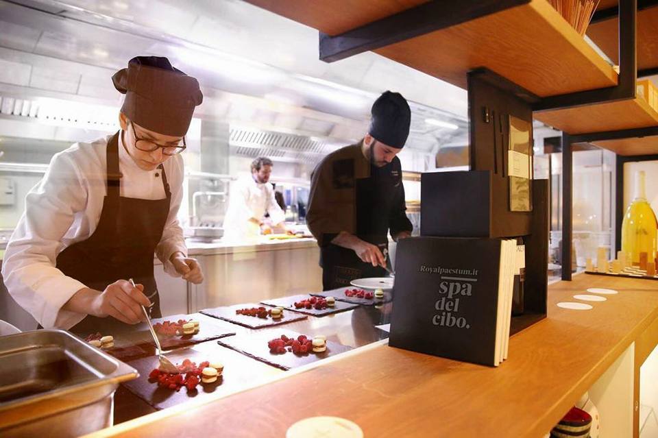 Pari Biosteria, il lavoro in cucina - foto di Giuseppe Corsini