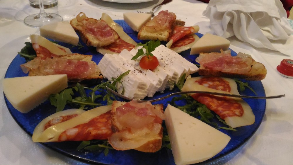 Ristorante Le Macine, Piatto di formaggi e salumi