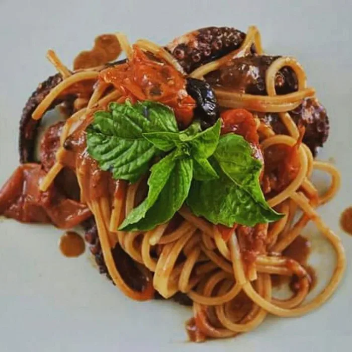Spaghetti con polipo alla Luciana di casa Russo