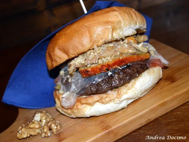 Sturgis Beerhouse a Brusciano. Il panino Alexxio