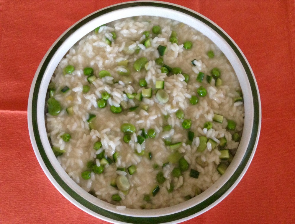 Risotto pasquale, fave, piselli, zucchine e un tocco di zenzero