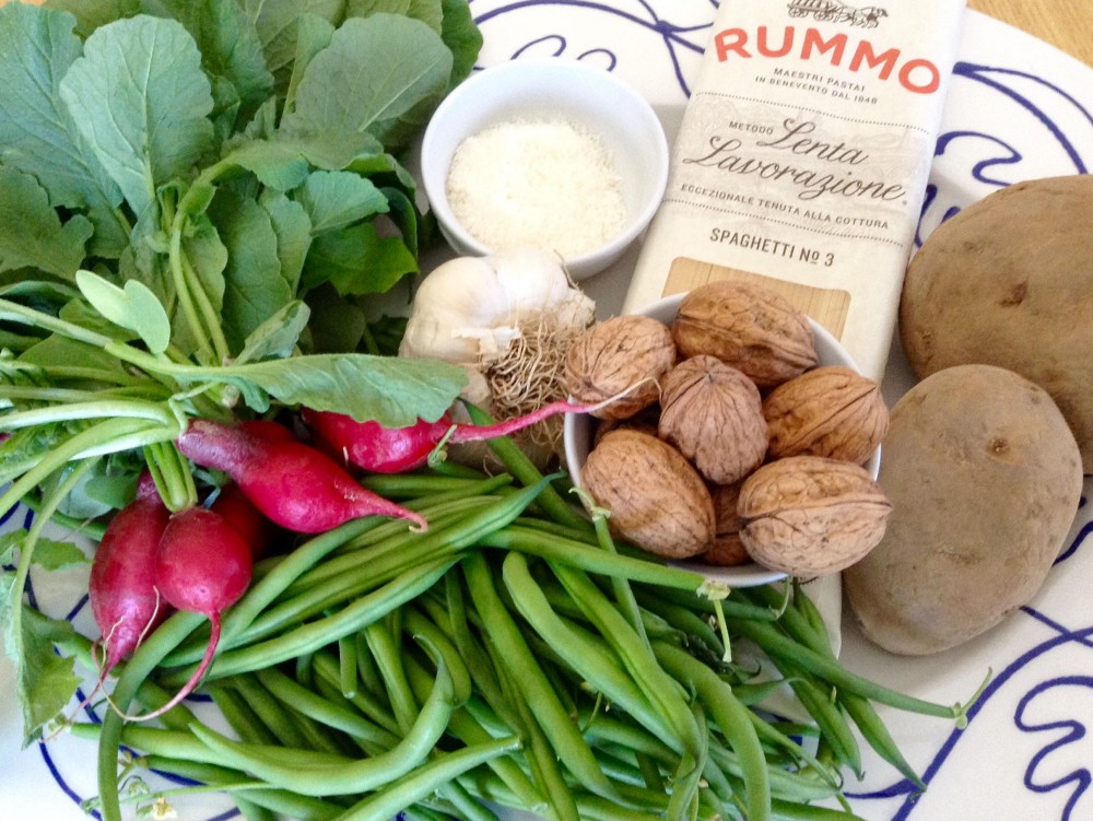 Le strade del pesto, della serie non si butta via niente, la ricetta casalinga che invita a risparmiare sperimentando