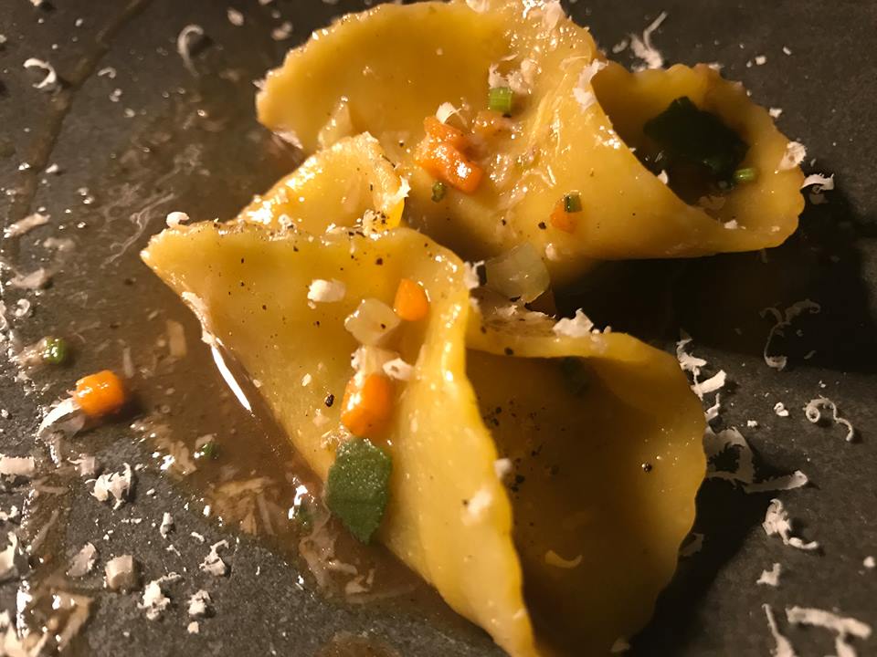 Per me Giulio Terrinoni. Cappellacci ripieni di faraona, burro alCesanese, caciocavallo podolico