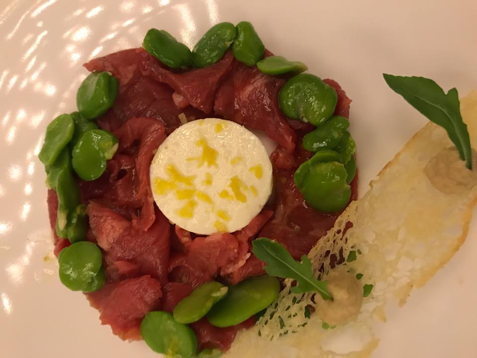 Casamatta del Vinilia Wine Resort - carpaccio di manzetta delle Murge, lampascione e fave