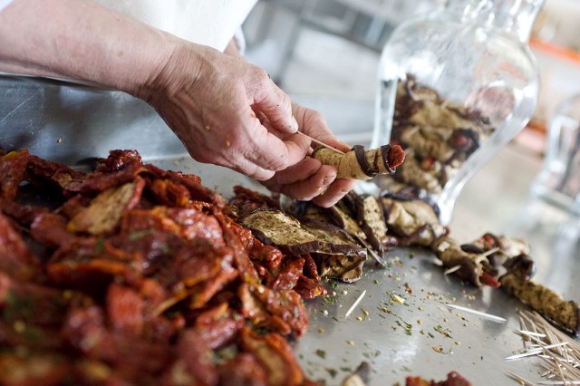 Agnoni, fagottini di melanzane e pomodori