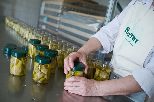 Agnoni, laboratorio di produzione in azienda