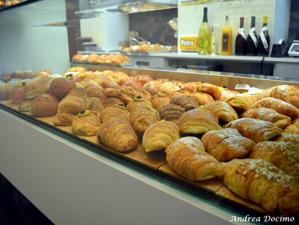 Dolciarte di Carmen Vecchione ad Avellino. Cornetti e brioches