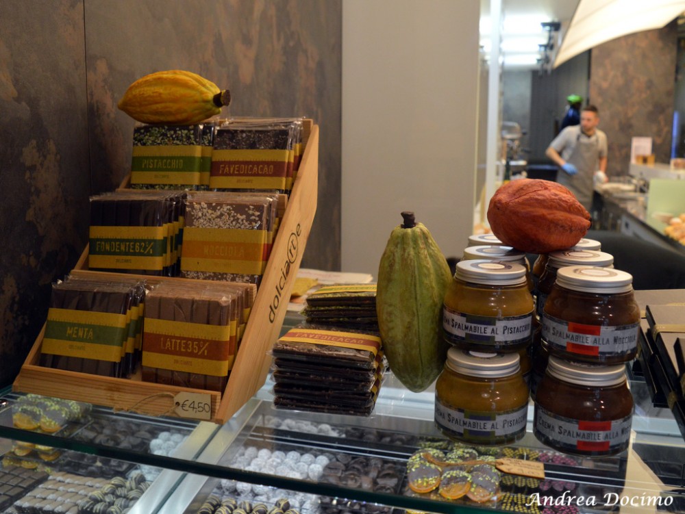 Dolciarte di Carmen Vecchione ad Avellino. Le tavolette di cioccolato, le fave di cacao e le creme spalmabili