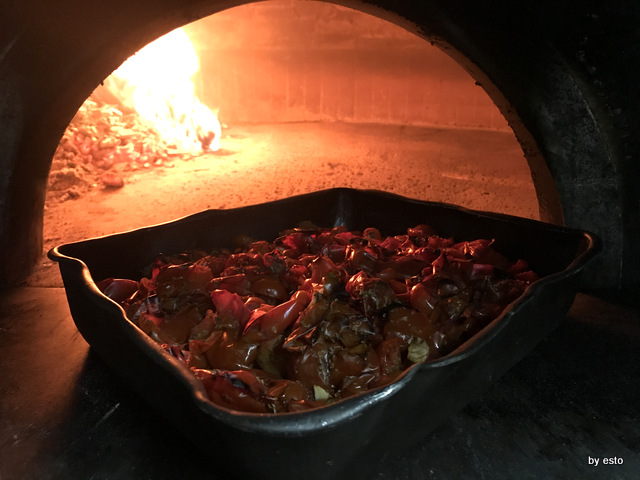 Est Ovest Pasquale Serra i pmodori per la marinara della nonna