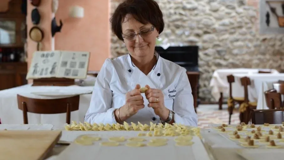 Fiorella Visconti prepara i casoncelli