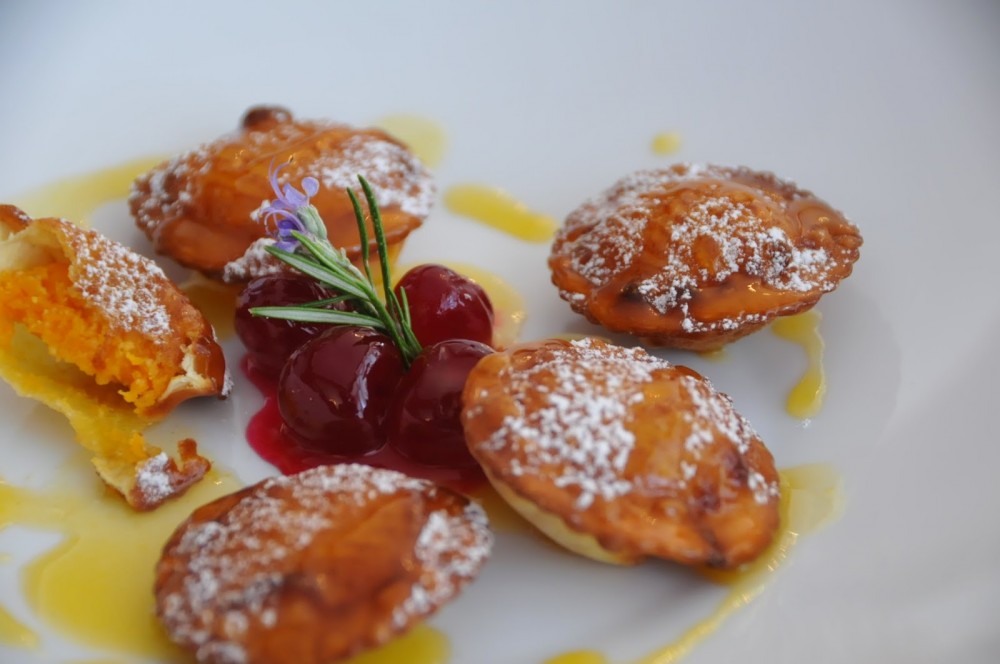 Flavio Costa, ravioli fritti zucca e amaretti, glassati al mandarino, piatto condiviso con gdf autore della foto