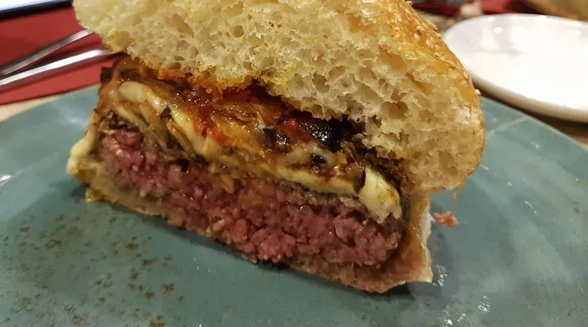 Gigione panino parmigiana e hamburger