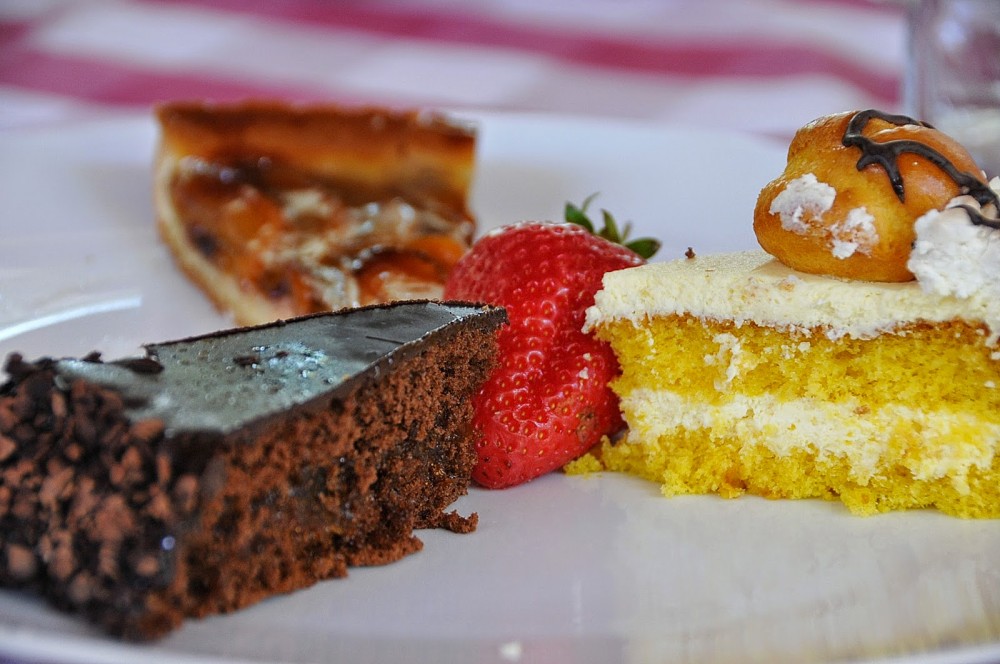 Goffi del Lauro, a Torino dal 1893, S,Honore', Sacher, crostata pesche e cioccolato