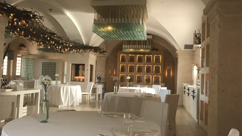 Borgo Egnazia, ristorante I due camini - la sala