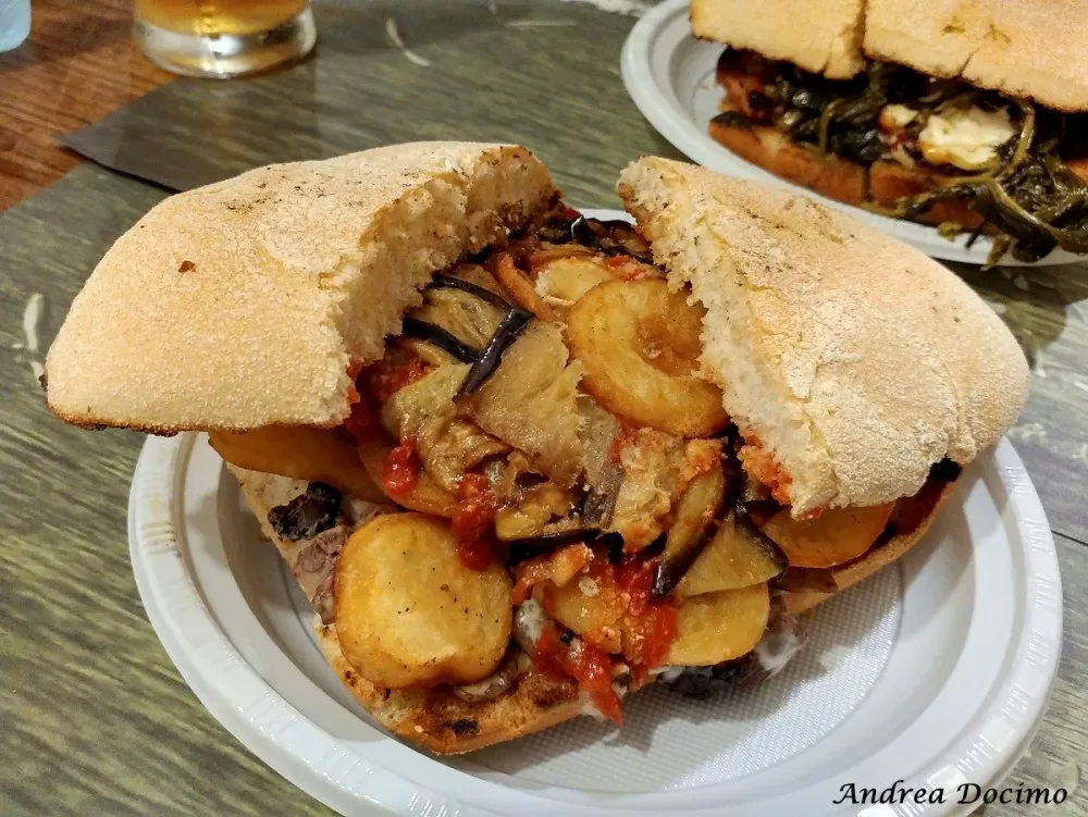 Paninoteca Chioschetto Ciro Mazzella dal 1974 a Monte di Procida. Scorci di panino