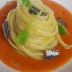 Linguine con alici e acqua di pomdoro