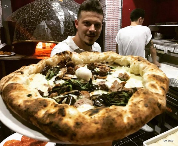 Lucignolo Napoli   pizza con  cornicione ripieno