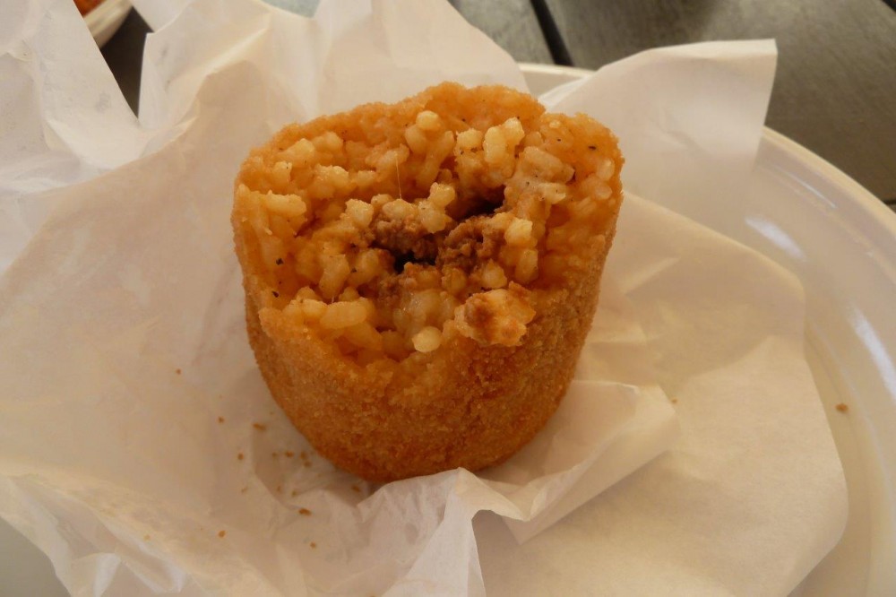 Sicilia, Noto, Dettaglio arancino