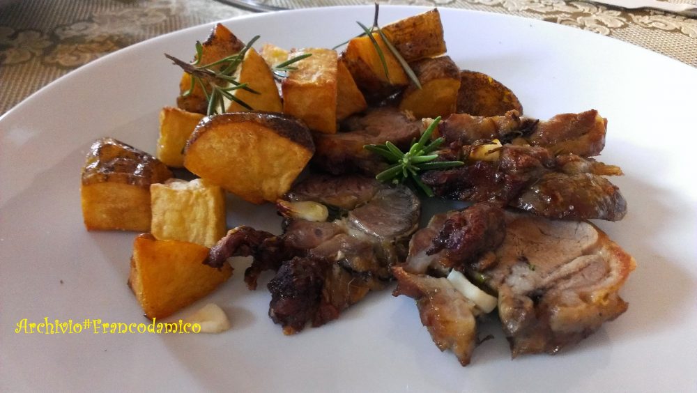 Locanda De Foris – agnello alle erbe con contorno di patate di montagna