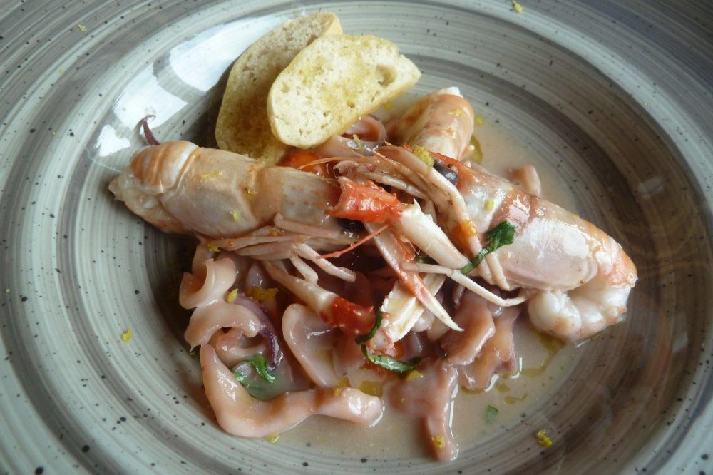 Al Vigneto, guazzetto di scampi e calamaretti