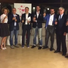 Brindisi inaugurale di Rosexpo con la Presidente Ilaria Donateo - prima da sx - di deGusto Salento promotrice dell'evento