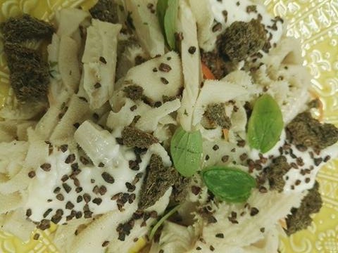 Ciro' -insalata di trippa di podolica, stracchino taverna centomani, briciole di frisella d'orzo salentina e maggiorana