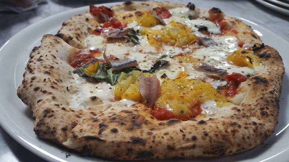 Gino Sorbillo - pizza con pomodoro giallo e rosso