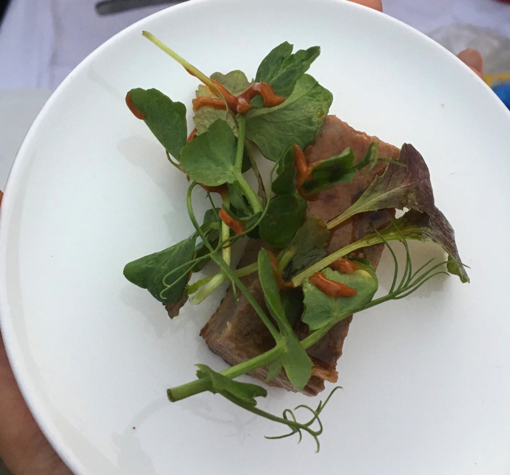 Lingua di vitello cotta nello yogurt salsa ai ricci di mare e misticansa del faito- chef Graziano Caccioppolo