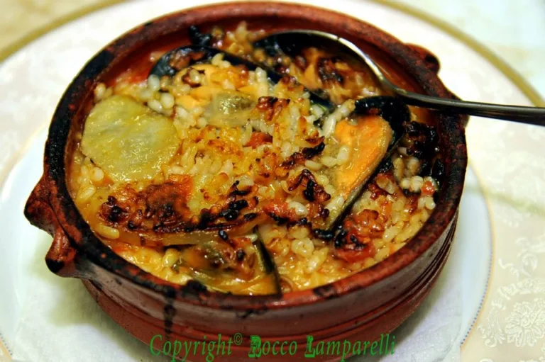 Tiella di Riso patate e cozze alla barese
