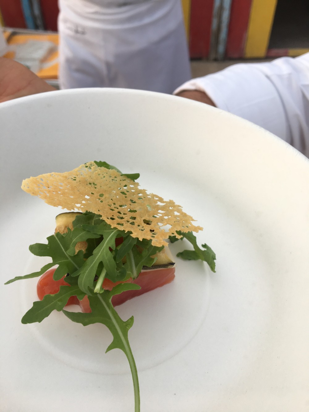 Trota marinata formaggio maccagno, zucchine fermentate, sala barbecue e cialdinina all'olio-quasi un hamburger chef Trota marinata formaggio maccagno, zucchine fermentate, sala barbecue e cialdinina all'olio-quasi un hamburger chef Emanuele MazzellaEmanuele Mazzella