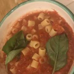 Zuppa di pasta e pomodoro