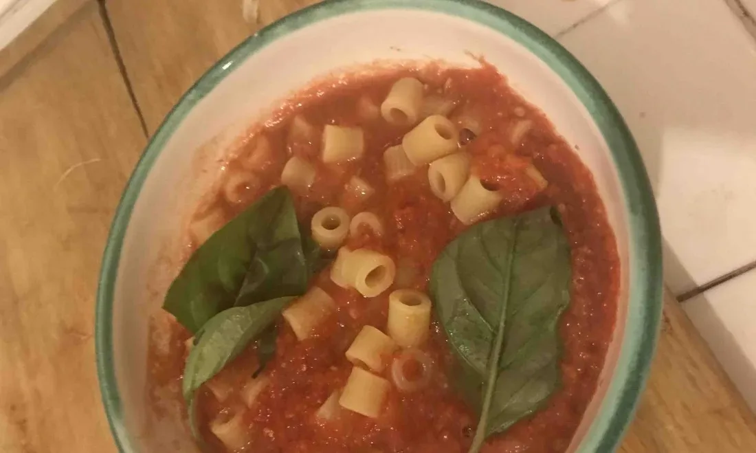 Zuppa di pasta e pomodoro