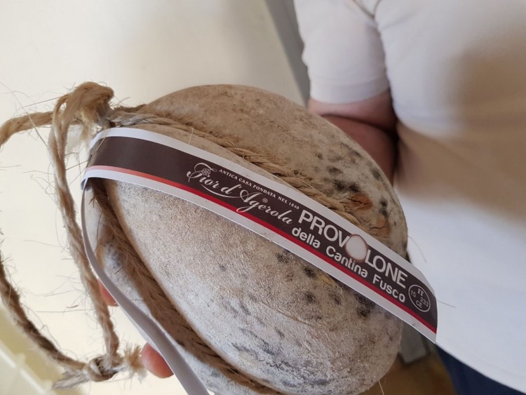 Il provolone stagionato di Fior D'Agerola.