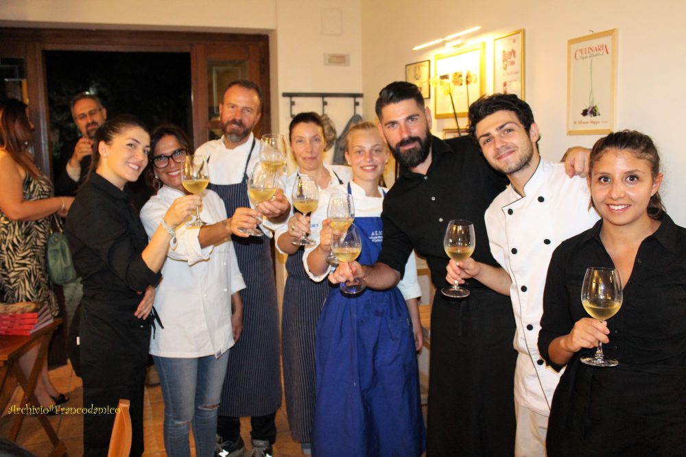 Percorsi di Gusto AQ – il brindisi con lo staff