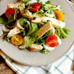 Insalata di rucola con pollo