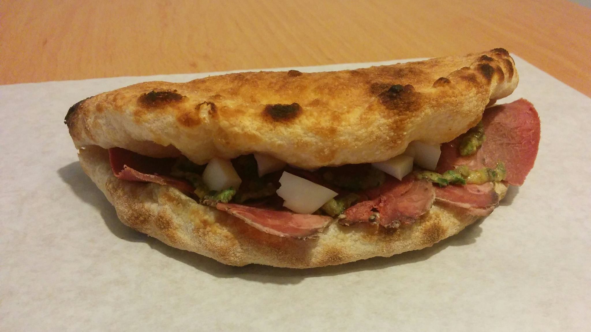 Farine, il calzone con lingua di manzo