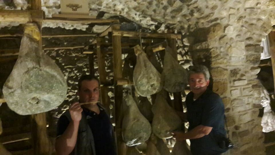 Giovanniello Salumi d'Irpinia - assaggio con osso