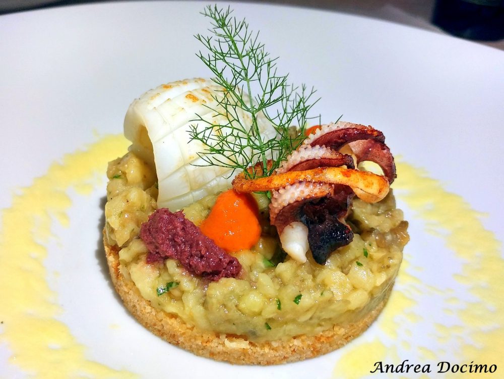 Hungry People a Somma Vesuviana. Fresella all’acqua di cozze, seppia scottata, pomodoro secco, salsa all’arancia e caviale di melanzana