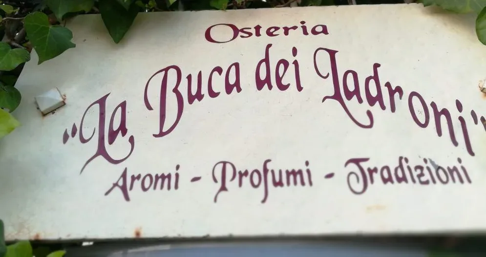 La Buca dei Ladroni - L'insegna