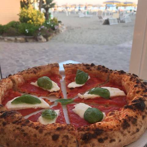 La pizza di Pier Daniele Seu al Plinius di Ostia