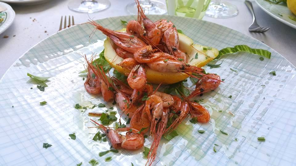 Lo Stuzzichino, Il mare a tavola - gamberetti di nassa di Crapolla serviti nel limone femminiello