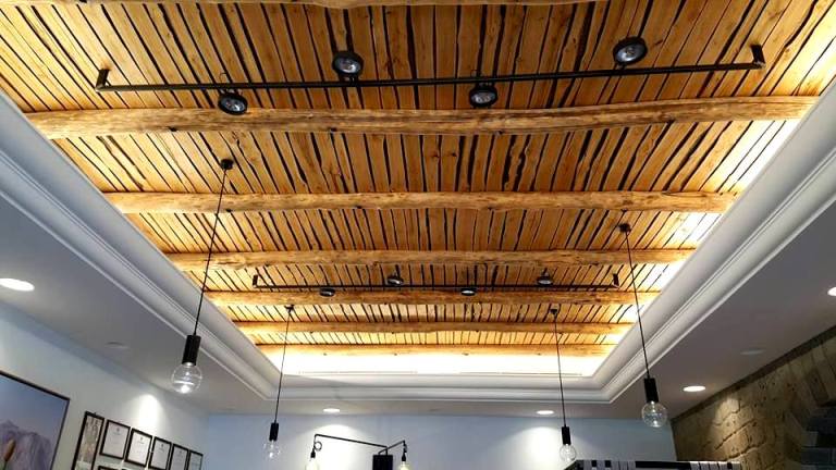Lo Stuzzichino, il soffitto in legno di castagno